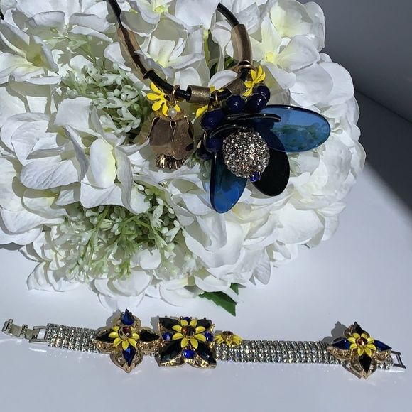 πππBanana Republic set of necklace and bracelet πππ - Picture 4 of 14